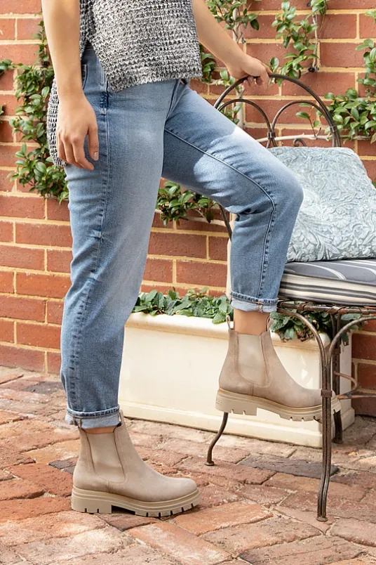 Alison HI211781