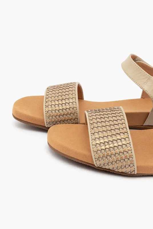 Dominica Weave