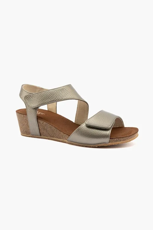 Kyra Plain